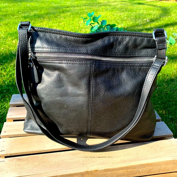 Anthropologie Handbags - Margot Black Leather Messenger Crossbody Bag